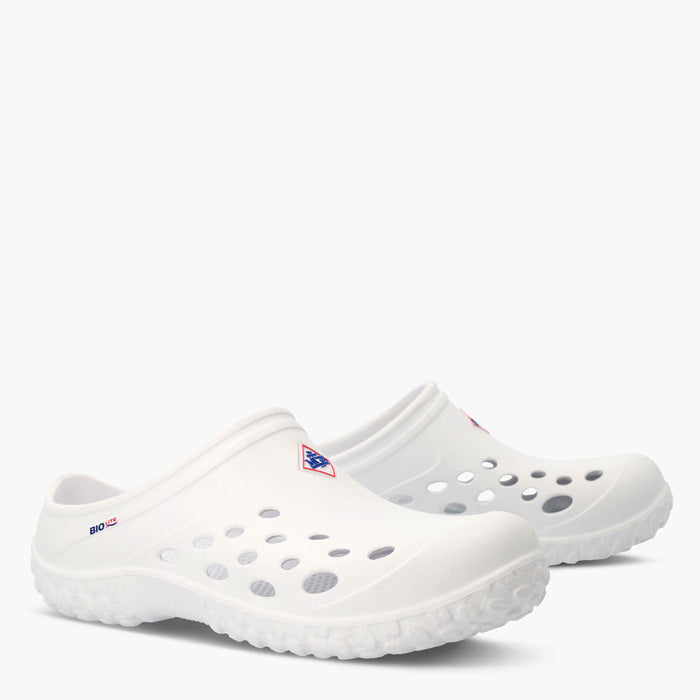 Muckster Lite Liberty Women's Clog MMLCWU01 white clog shoe on a white background