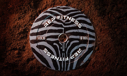 10lb animal print plate in mulch.