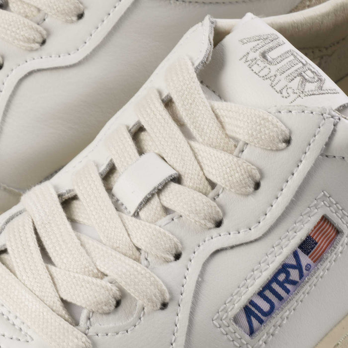 Medalist Low Sneaker - White/Navy