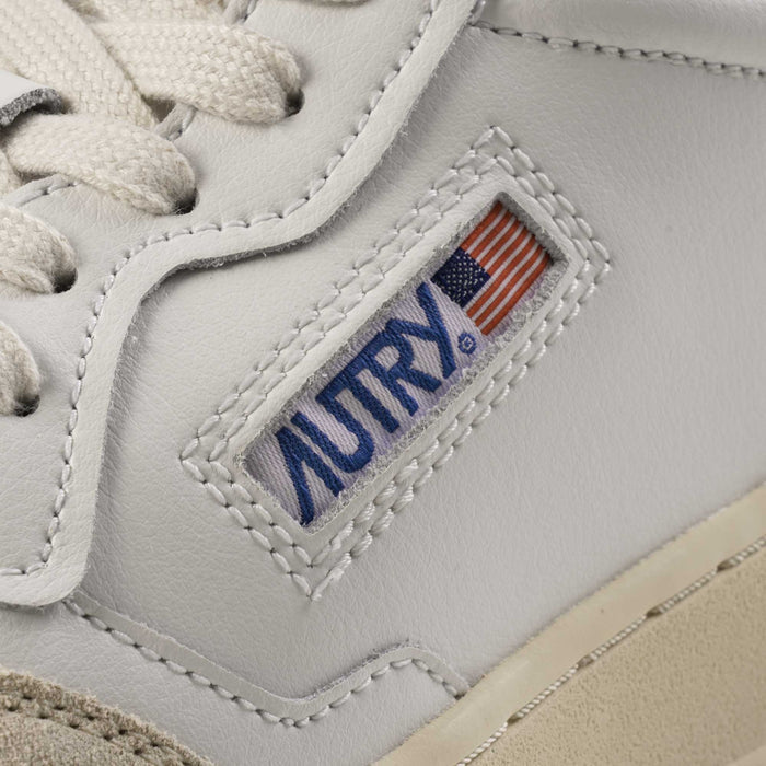 Medalist Low Sneaker - White/Navy