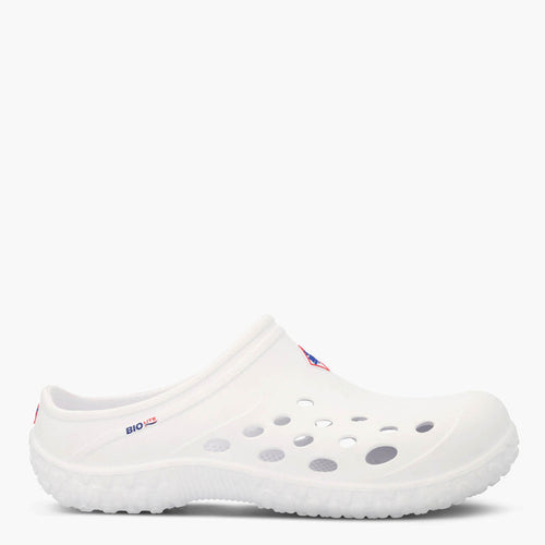 Muckster Lite Liberty Women's Clog MMLCWU01  white clog shoe on a white background