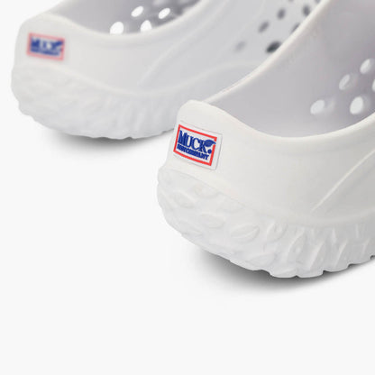 Muckster Lite Liberty Women's Clog MMLCWU01  white clog shoe on a white background