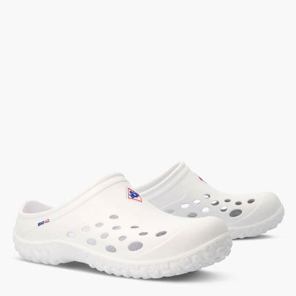 Muckster Lite Liberty Women's Clog MMLCWU01  white clog shoe on a white background