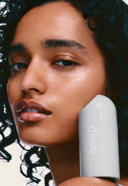 model holding peptide glazing fluid
