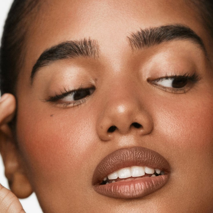 Elsadieka with peptide lip shape jump