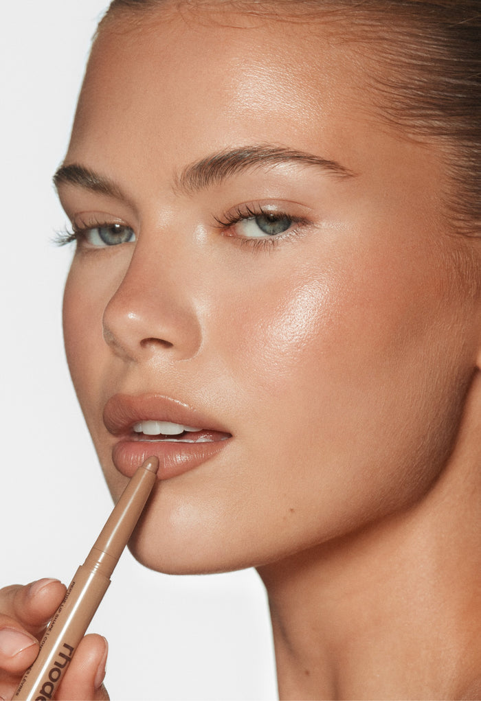 abigael with peptide lip shape push