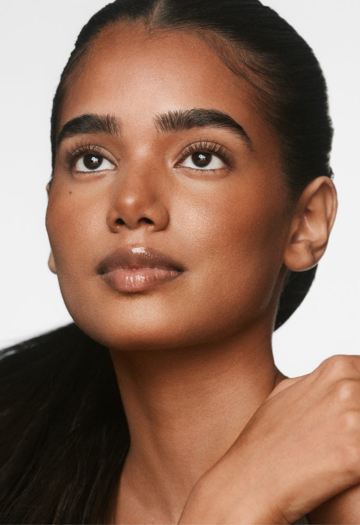 Elsadieka wears pocket bronze bake