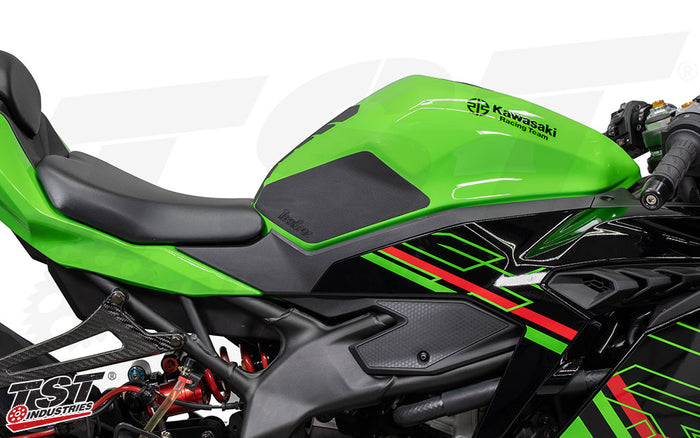 TechSpec Gripster XL2 Tank Grips on the Kawasaki ZX-4RR / ZX-4R.