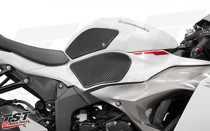 TechSpec Gripster Tank Grips on the 2024+ Kawasaki ZX-6R.