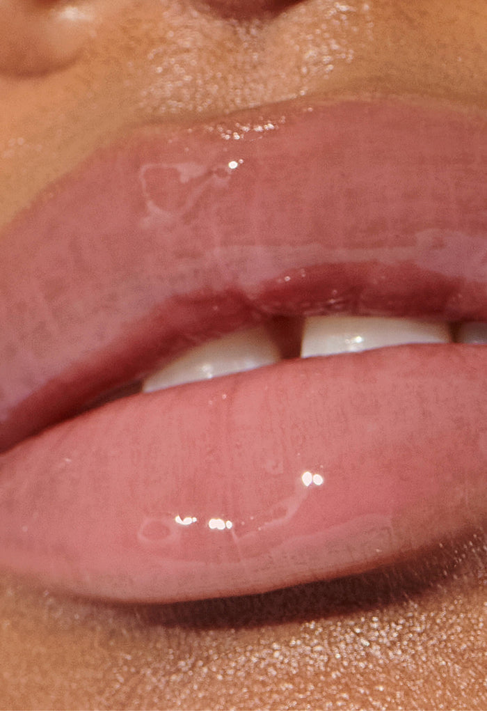 model's lips with ribbon plt