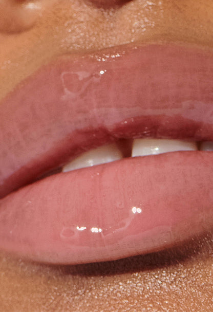 model's lips with ribbon plt