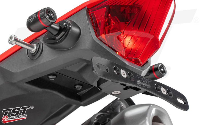 Fill in the gap on your undertail with the included closeout.