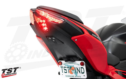 LEDs activate to 100% in side fields along with center field activation during brake mode.