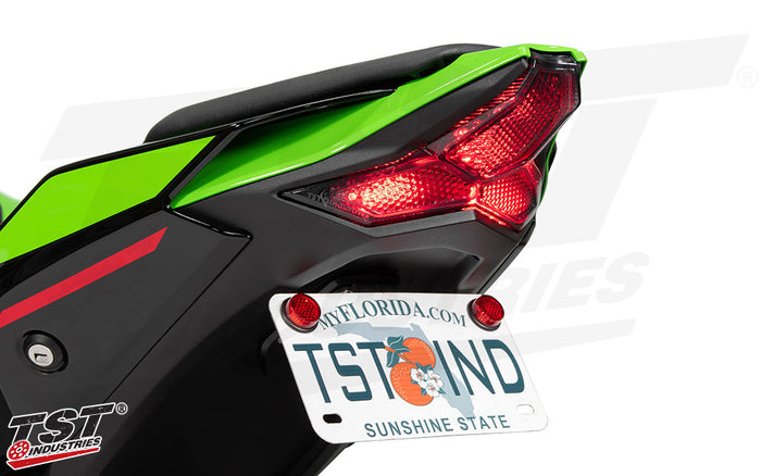 Our proprietary smoked lens method still enables extreme brightness, ensuring high visibility even during the day.