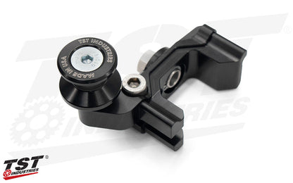 Spooled design provides safe and secure lifting point for rear paddock stands.