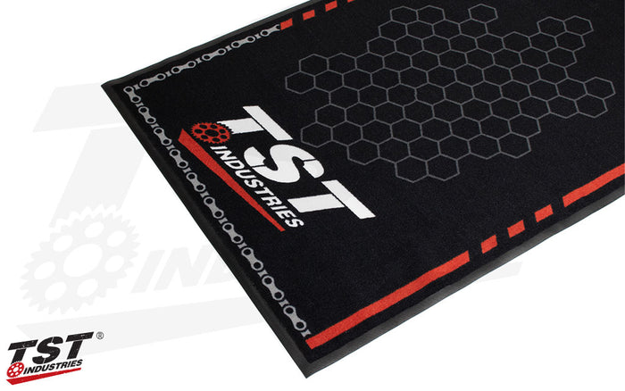 Rubber edging prevents curling and slipping.