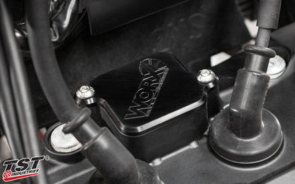 Installs on your Yamaha R3 / MT-03 to eliminate the air injection system.