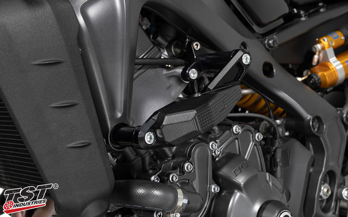 Features a large delrin slider for initial impact absorption as well as a consumable sliding surface.